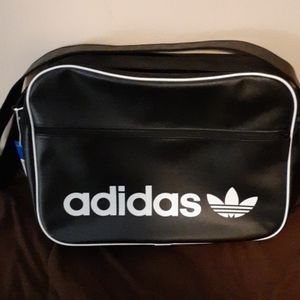 Adidas vintage flight bag